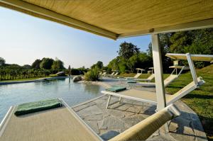 Bazén v ubytovaní Agriturismo La Montecchia alebo v jeho blízkosti