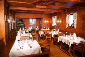 Restoran või mõni muu söögikoht majutusasutuses Hotel Friesacher