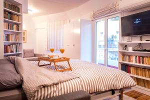 a living room with a couch and two glasses of wine at Martin’s Akropolis loft in Athens