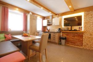 Kuchyň nebo kuchyňský kout v ubytování Appartement Almzeit mit Infrarotkabine + 37 fotografií