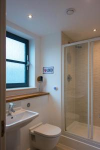 Vonios kambarys apgyvendinimo įstaigoje Royal Limehouse Apartment