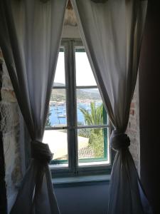 a window with curtains in a room with a view at Buena Vis-ta Apartments with the Sea View in Vis