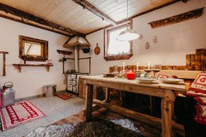 A bed or beds in a room at Maso Del Fieno con Sauna Privata e Vista Unica