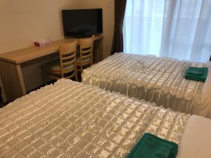 En eller flere senge i et værelse på Weekly Harbourview Mansion Ginowan