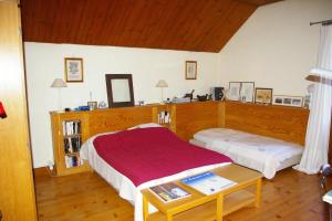 En eller flere senge i et værelse på Angel Services - Le Port