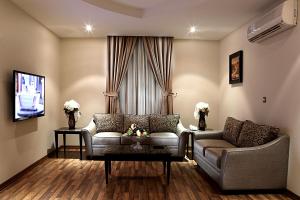 Aswar Hotel Suites tesisinde bir oturma alanı