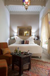 Ein Sitzbereich in der Unterkunft Riad Emotion