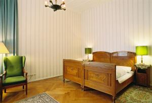Postel nebo postele na pokoji v ubytování Hotel-Pension Funk am Kurfürstendamm