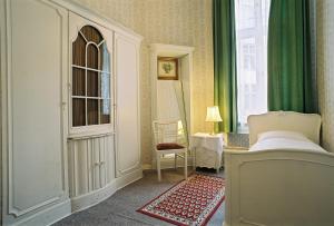 Postel nebo postele na pokoji v ubytování Hotel-Pension Funk am Kurfürstendamm