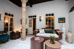 Ein Sitzbereich in der Unterkunft Riad Emotion
