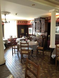 Un restaurante o sitio para comer en La Bonne Auberge