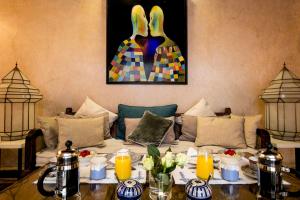 Ein Sitzbereich in der Unterkunft Riad Emotion