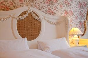 Postel nebo postele na pokoji v ubytování Hotel-Pension Funk am Kurfürstendamm