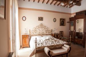 A seating area at B&B L' Antica Fonte