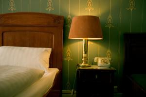 Postel nebo postele na pokoji v ubytování Hotel-Pension Funk am Kurfürstendamm
