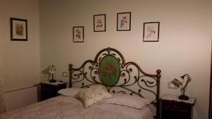 A bed or beds in a room at B&B L' Antica Fonte