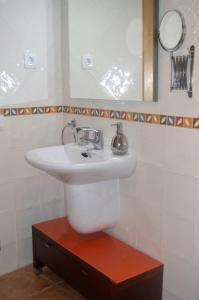 a bathroom with a sink and a mirror at Apartament Esterri Centre in Esterri d'Àneu