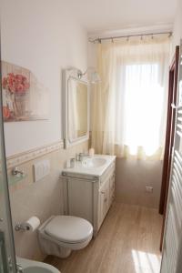 A bathroom at B&B L' Antica Fonte