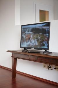 Μια τηλεόραση ή/και κέντρο ψυχαγωγίας στο Apartment in musikalischem Haus