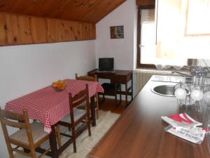 A seating area at Apartman Draga