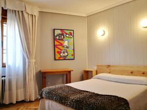 Postel nebo postele na pokoji v ubytování Hostal Alcántara