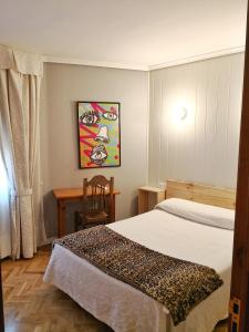 Postel nebo postele na pokoji v ubytování Hostal Alcántara
