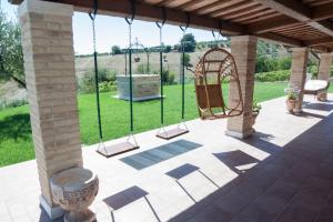 A garden outside B&B L' Antica Fonte