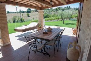 A garden outside B&B L' Antica Fonte