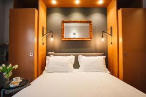 Posteľ alebo postele v izbe v ubytovaní Mitropolitou Iosif Sea View Flat