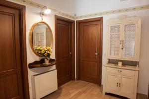A bathroom at B&B L' Antica Fonte