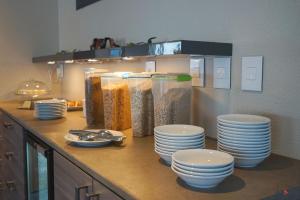 Makanan di atau di tempat lain dekat hostel