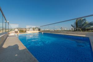 Piscina de la sau aproape de Getsemani Cartagena Hotel