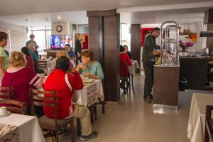a group of people sitting at tables in a restaurant at Samana Hotel in Arequipa