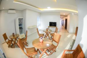 a kitchen and dining room with a table and chairs at Novo Hotel in Boa Vista