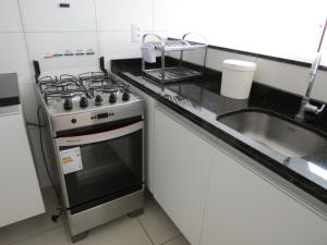 A kitchen or kitchenette at Flat Recife Hotel & Convention