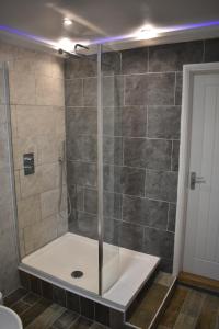 Koupelna v ubytování Home and a Stay + 12 fotografií