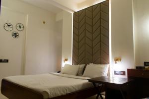 Postel nebo postele na pokoji v ubytování Hotel Cozy Inn