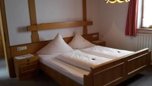 A bed or beds in a room at Haus Wilma