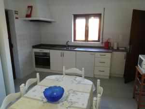 Dapur atau dapur kecil di Santo Tirso Holidays Home