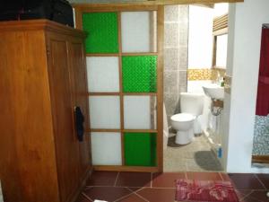 Bilik mandi di Villa Isabella Putri B&B +87 gambar