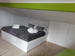 Postel nebo postele na pokoji v ubytování Le Manoir de Champlan + 28 fotografií