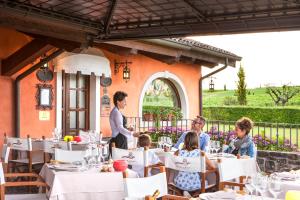 a group of people sitting at a table in a restaurant at Casale in Collina in Capriva del Friuli