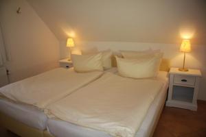 Ein Bett oder Betten in einem Zimmer der Unterkunft Sylter-Appartement