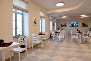 A television and/or entertainment centre at Nuovo Albergo Operai