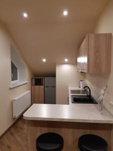 Η κουζίνα ή μικρή κουζίνα στο Zveryno guest house