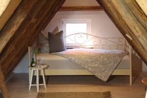 a bedroom with a bed in a attic at Weinhotel Oechsle & Brix in Sommerhausen