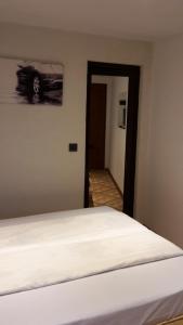 A bed or beds in a room at Banya Guest Rooms 23