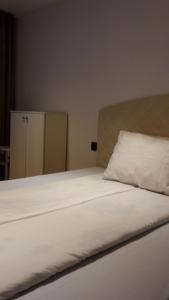 A bed or beds in a room at Banya Guest Rooms 23
