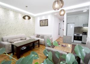 A seating area at Apartment Iris