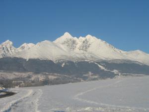 A general mountain view or a mountain view taken from a panziókat